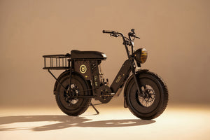 金馬號聯名電輔車 Unimoke SW 棚拍實照，車尾貨架與金色徽飾