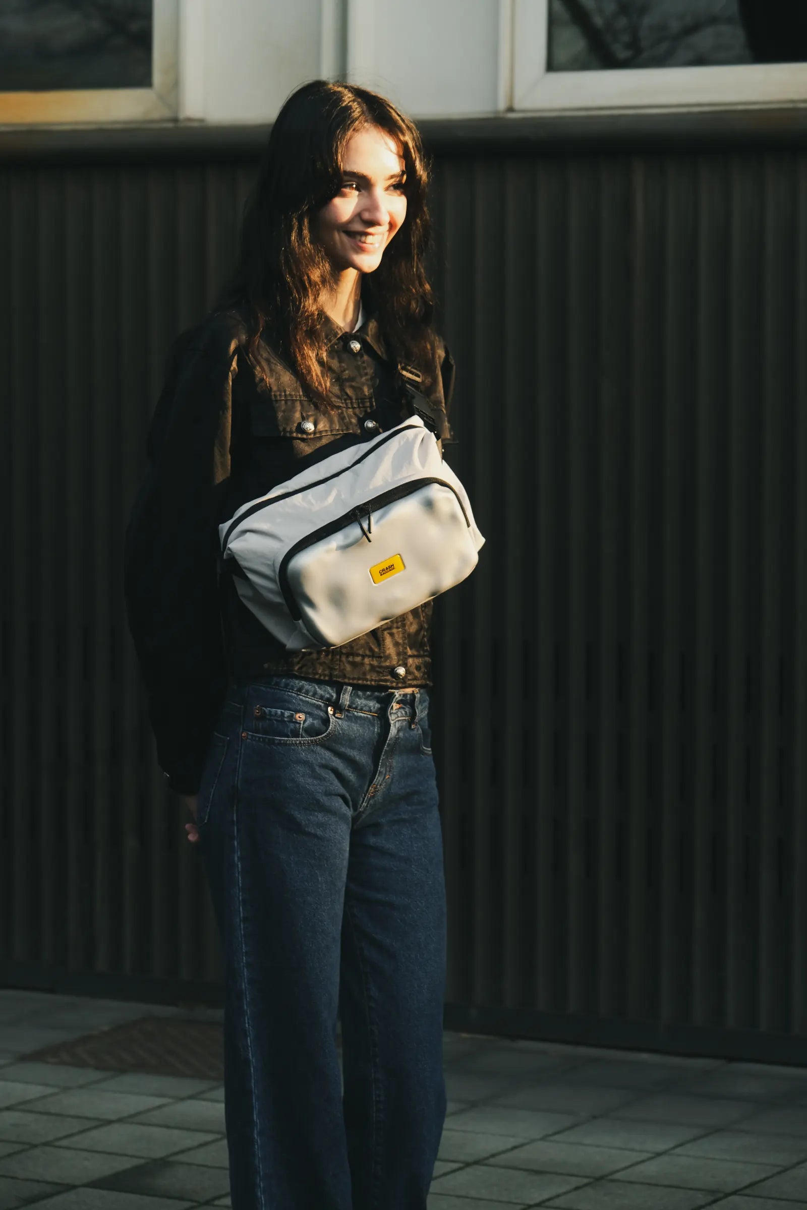CRASH CROSSBODY 輕量斜背包 都會生活風格展示