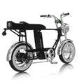 Unimoke minibike / miniswing 同行雙人組展現雙人騎行樂趣與街頭復古風格。