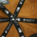 SEic × New Era 9TWENTY 水洗聯名帽 ，內裡 New Era 9TWENTY 縫份包邊帶

