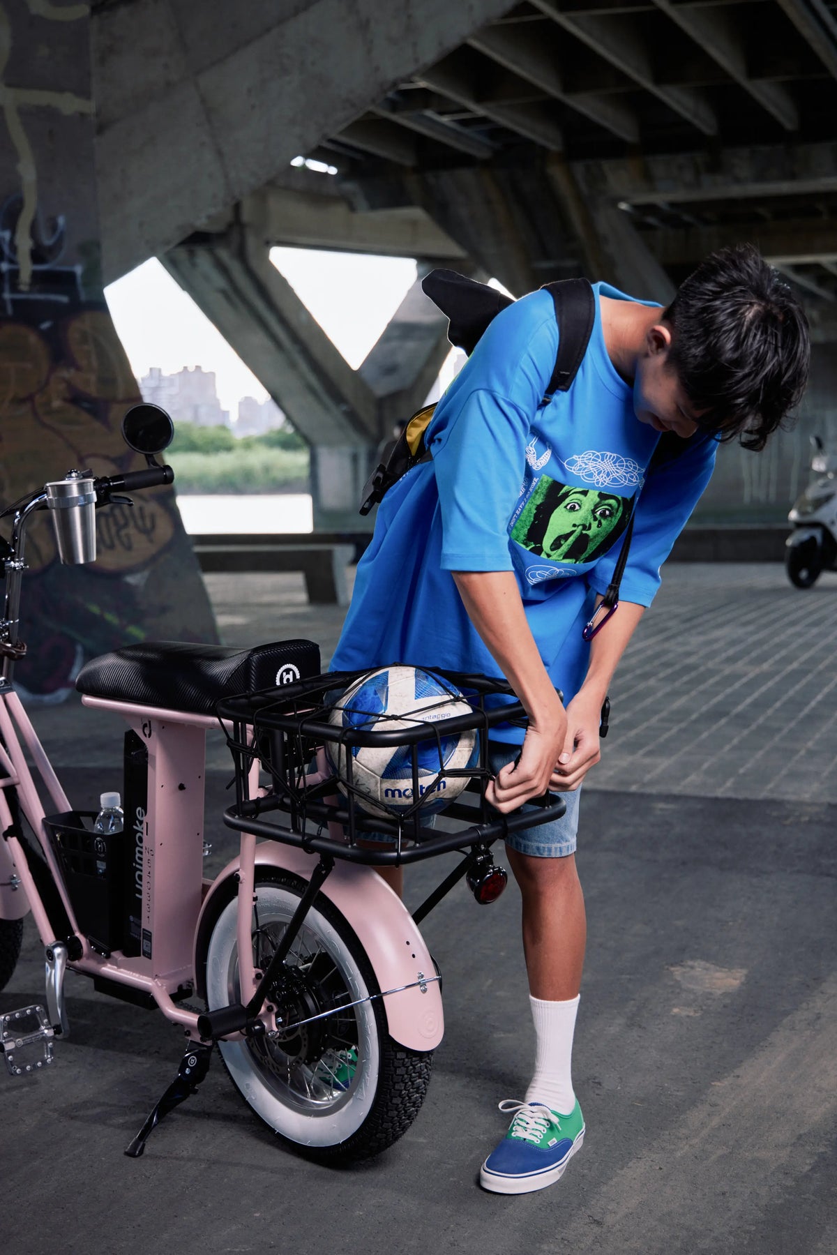 Unimoke miniswing 70" 系列胖胎電輔車，融合街頭設計、美學與日常城市騎乘