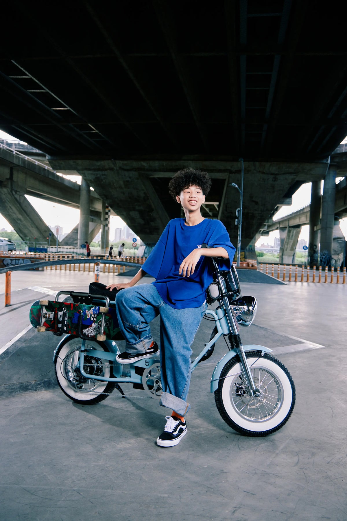 urbandrivestyle-Unimoke-minibike-teenager-lifestyle-12.webp__PID:37405121-befb-4762-b095-d105c037ee4f