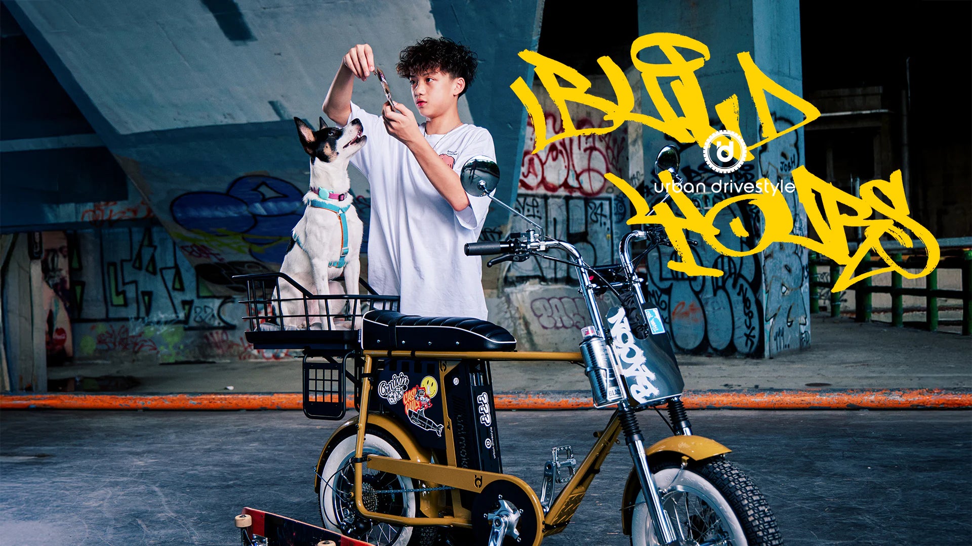 BUILD YOURS——少年與愛犬、UD '60 Minibike 席勒泥電輔自行車在倉庫中